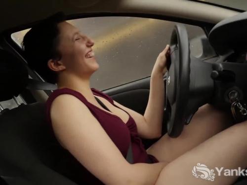 Yanks jenny mace orgasms while driving