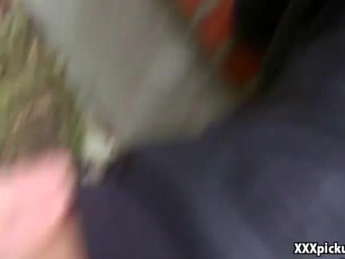 Amateur girl sucks in the toilet of the club 28